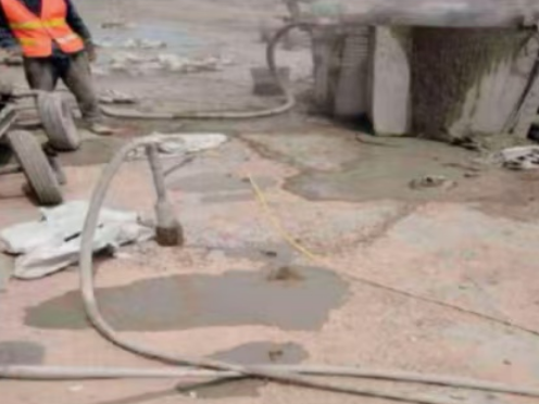 华南热作学院水泥混凝土路面板底注浆技术 路面脱空注浆整治方案