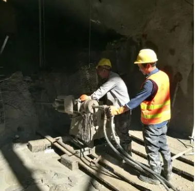 华南热作学院水下抗分散灌浆料特点 水下不分散注浆料介绍