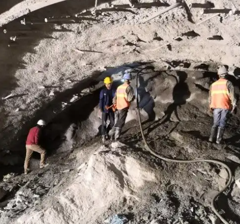 华南热作学院拱顶带模注浆料的施工流程及注意事项